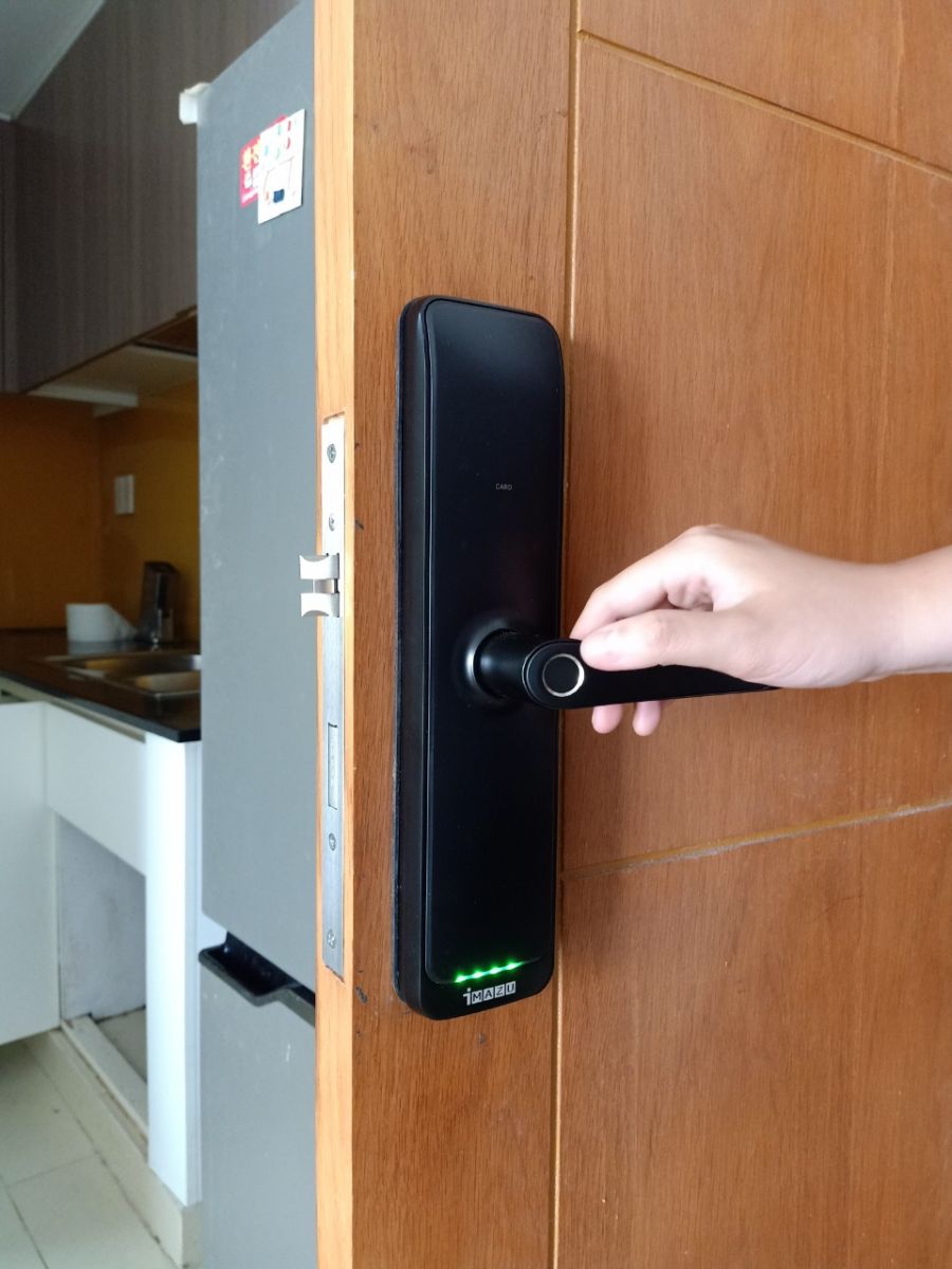 Có nên lắp đặt khóa điện tử vân tay cho căn hộ chung cư